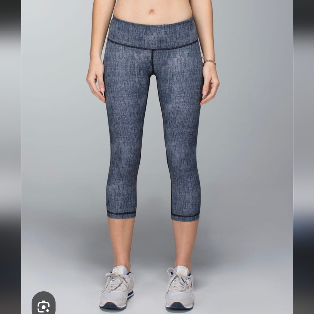 Lululemon Athletica Black and Gray Textured Leggings